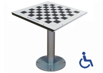 Mesas de ajedrez antivandálicas adaptadas