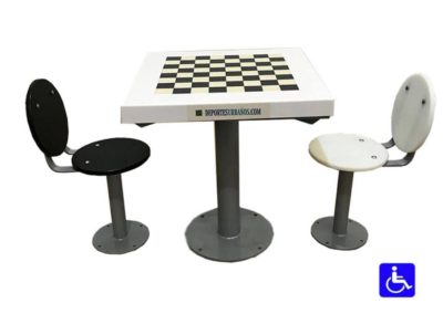 Mesa de ajedrez exterior adaptada