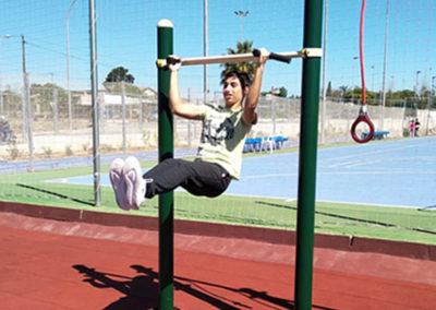 Training with an open pull-up bars