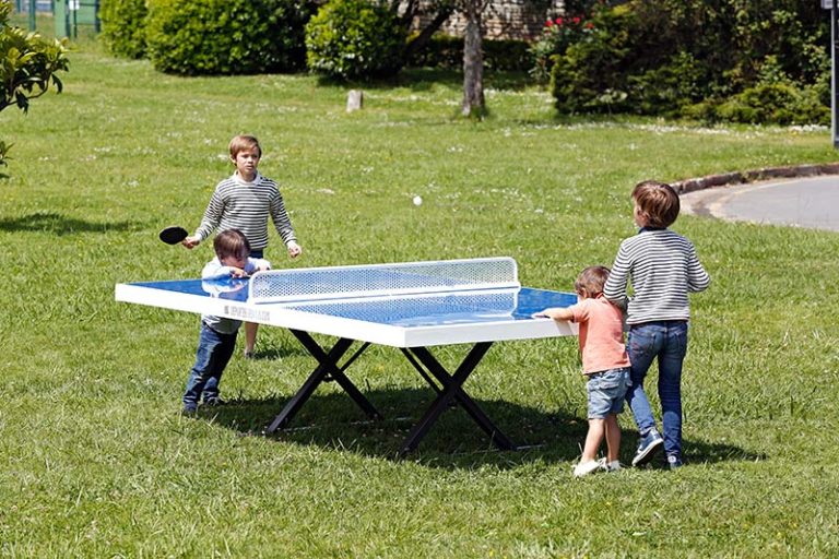 Mesas de ping pong, juegos y futbolín para casas rurales