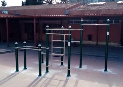 Assembly of the DUCG-2001 calisthenics park in a school.