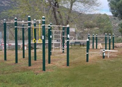In this DUCG-2002 calisthenics park we have added gymnastic rings.