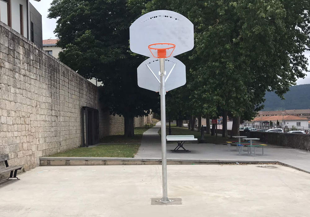 But de basket double têtes anti-vandalisme.