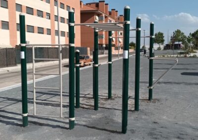 Parque de Calistenia - Street Workout instalado en un espacio público.