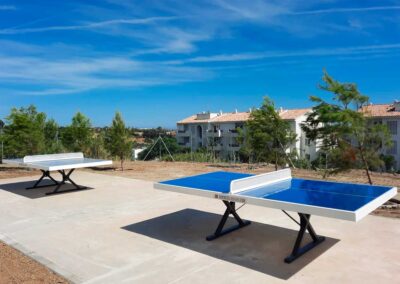 2 mesas de ping pong antivandálicas, modelo Forte, en el municipio de Estepona.