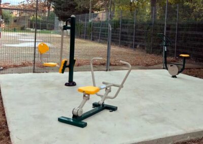 Rowing machine in a outdoor gym.