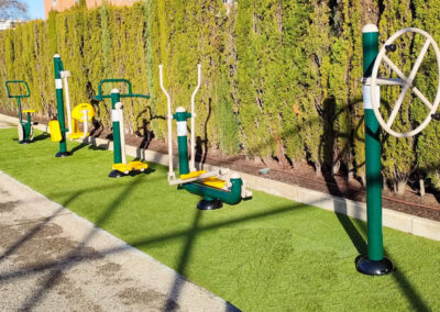 Outdoor gym with 5 exercise machines.